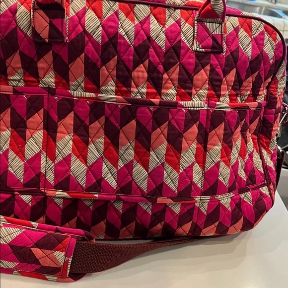 Vera Bradley Quilted Large Travel Bag in Bohemian Chevron With Strap. - Picture 4 of 11